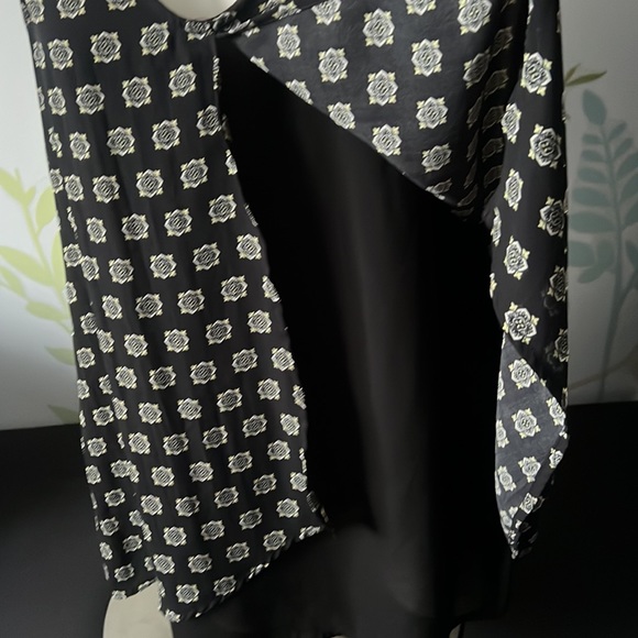 4/$20 Rickis Large Flowy Tank Top - Picture 5 of 9